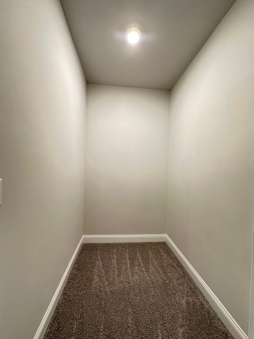 Building Photo - SPACIOUS TOWNHOME