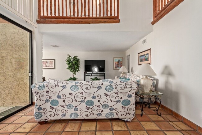 Building Photo - RESORT Style FULLY-FURNISHED Condo in Paradise Valley - 4 bedroom / 2.5 bath