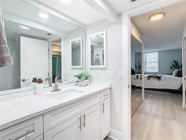 Building Photo - 400 Island Way