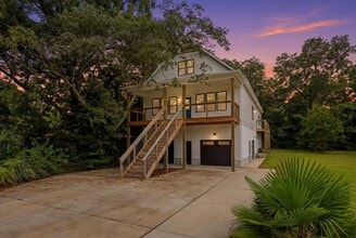 Building Photo - Custom Home in Seagate | 4 Bedrooms • 3 Bathrooms • Minutes to Wrightsville Beach