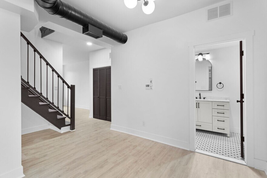 Breakfast Nook - 2035 Forbes Ave