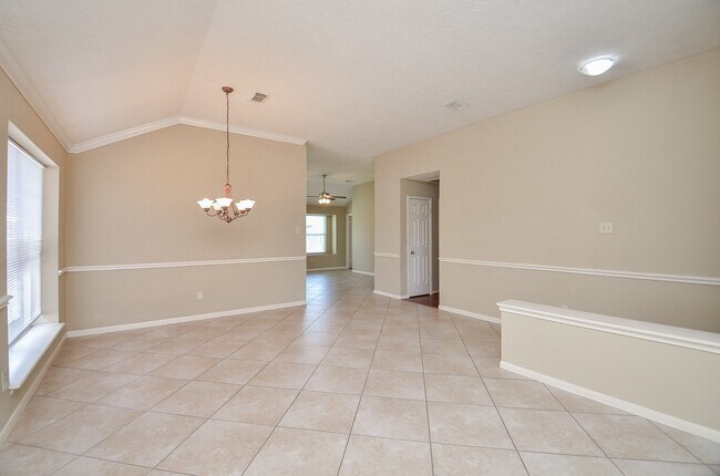 Building Photo - 20430 Drakewood Dr