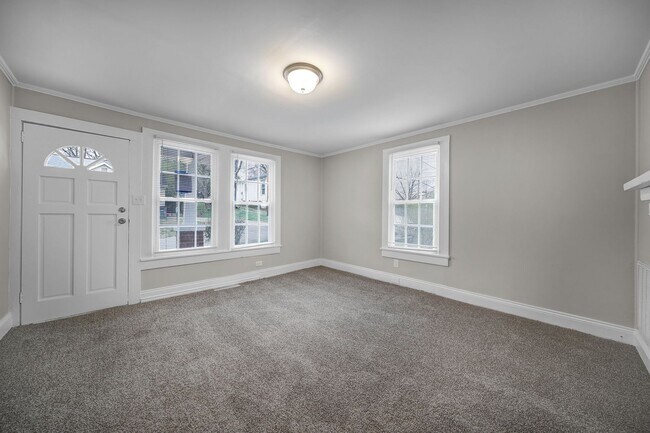 Building Photo - 307 Rice St