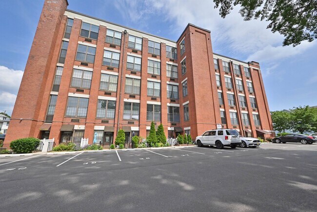 Building Photo - 384 Trenton Ave