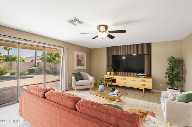Building Photo - 9643 E Sheena Dr