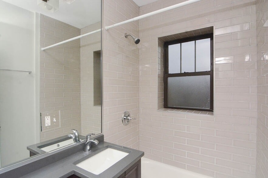 Building Photo - 2830 N Mildred Ave