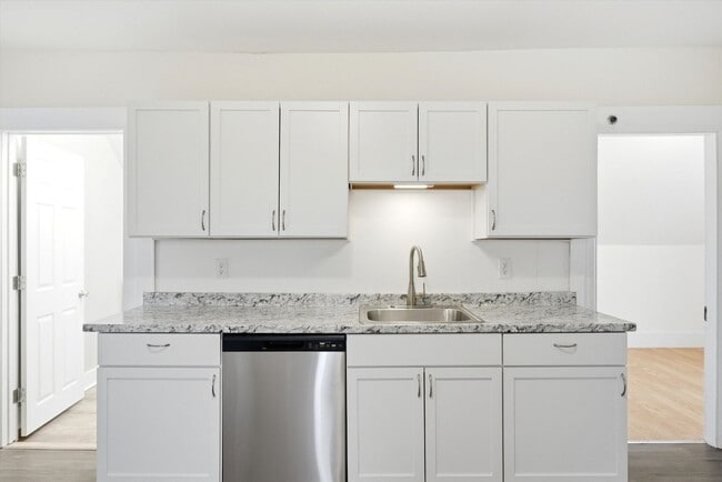 Building Photo - 135 Sagamore St