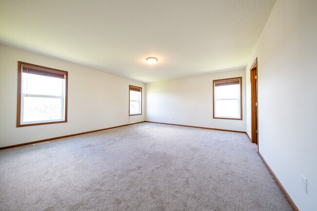 Building Photo - 1814 Spring Creek Dr