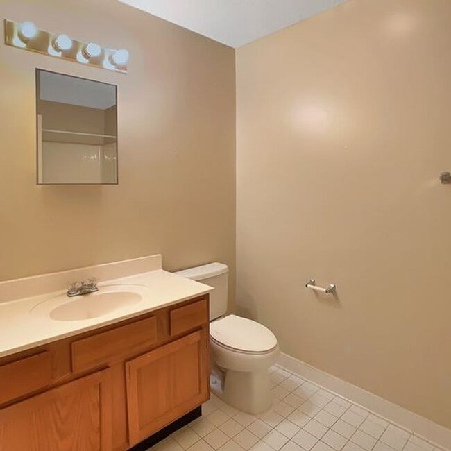 Building Photo - Emory Woods 2 Bed 2 Bath Apartment! Available April 1st!