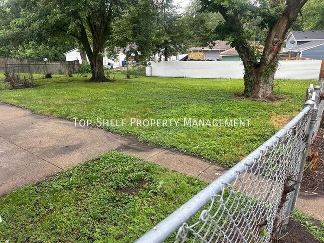 Building Photo - 607 E McKinley Ave