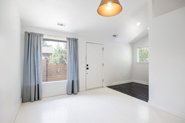Building Photo - 1229 S 800 E