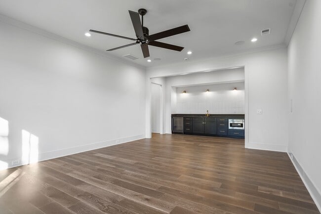 Building Photo - 3311 Skyline Dr