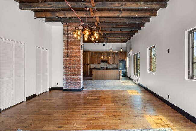 Building Photo - Thiel on 9th