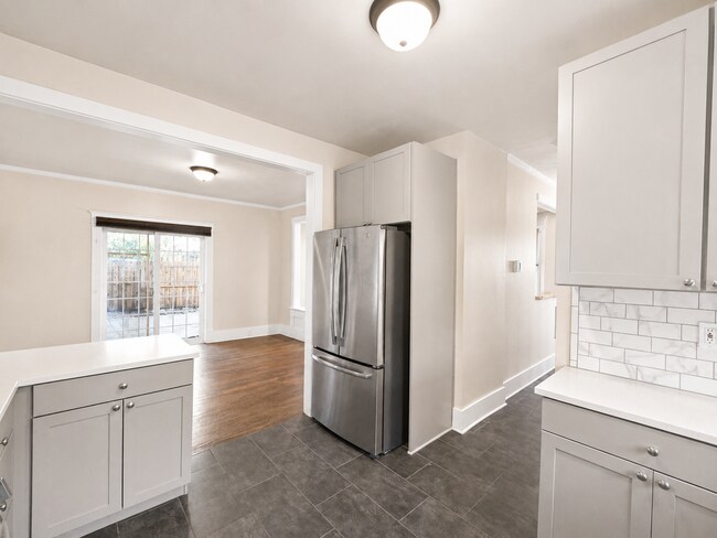 Building Photo - Heart of Bend Oasis: 3-Bedroom Home with Live-Edge Accents, New Carpet, and Fenced-In Parking