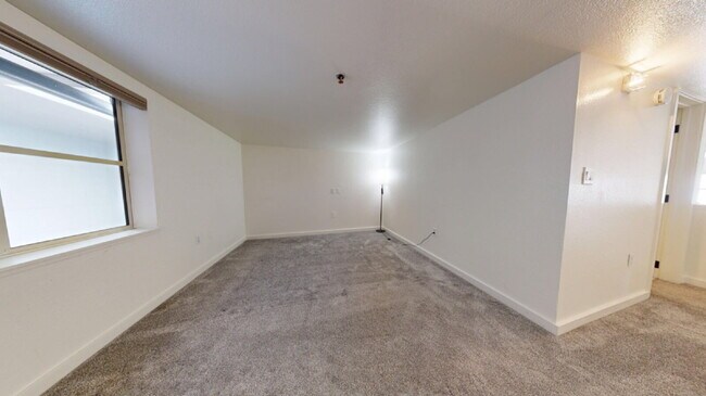 Building Photo - Bright & Modern 2BR/2BA Loft-Style Condo i...