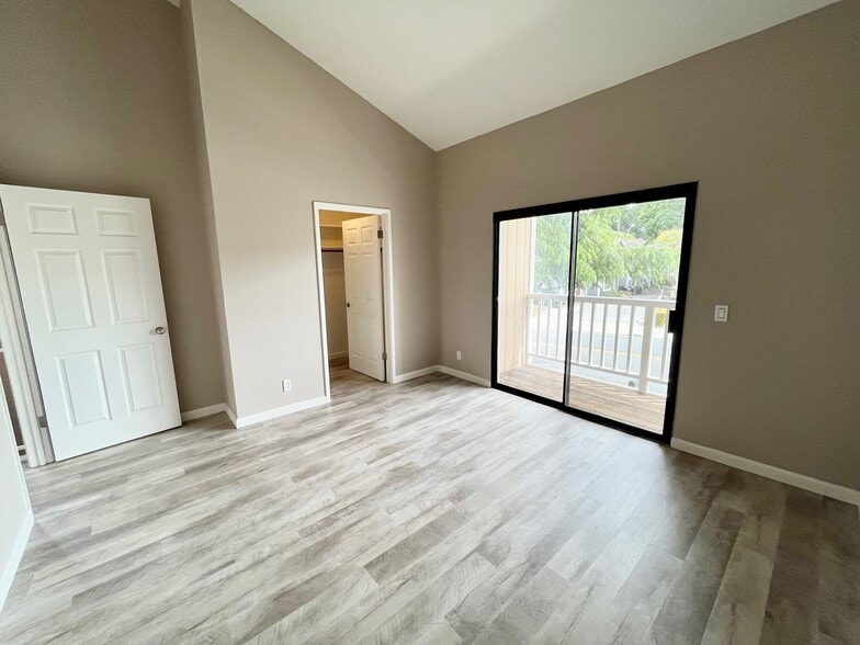 Building Photo - 837 Maria Ln