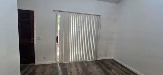 Building Photo - East Ventura Condo - One Bedroom Loft