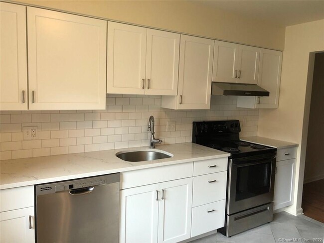 Primary Photo - 32 Bouton St E