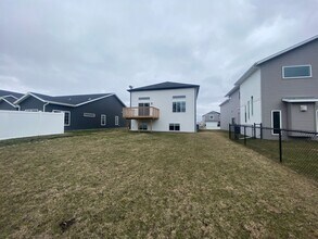 Building Photo - 3-Bed, 3-Bath Single Family Home in Moorhead!