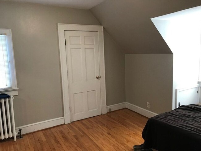 Building Photo - Single Family Located in a Quiet Residential Neighborhood