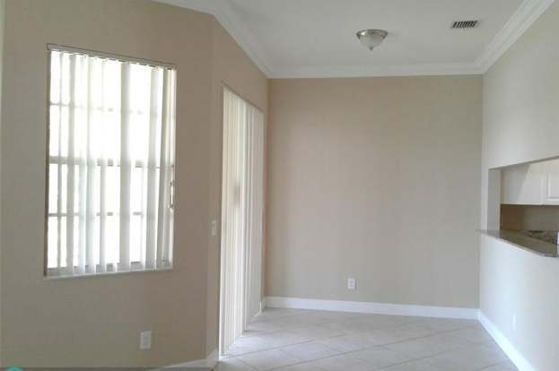 Building Photo - 3409 Lakeside Dr