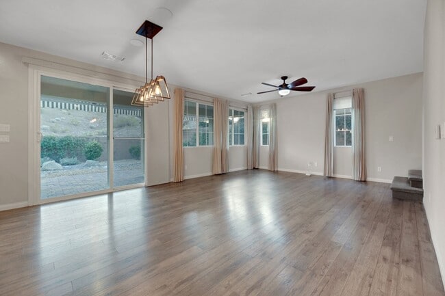 Building Photo - Gorgeous Henderson Home