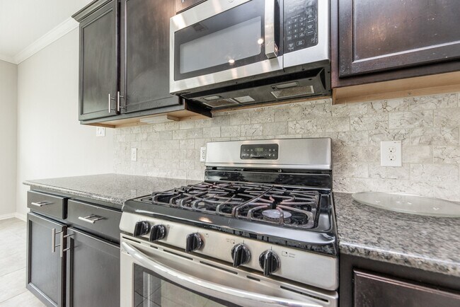Building Photo - 18119 Tall Chestnut St