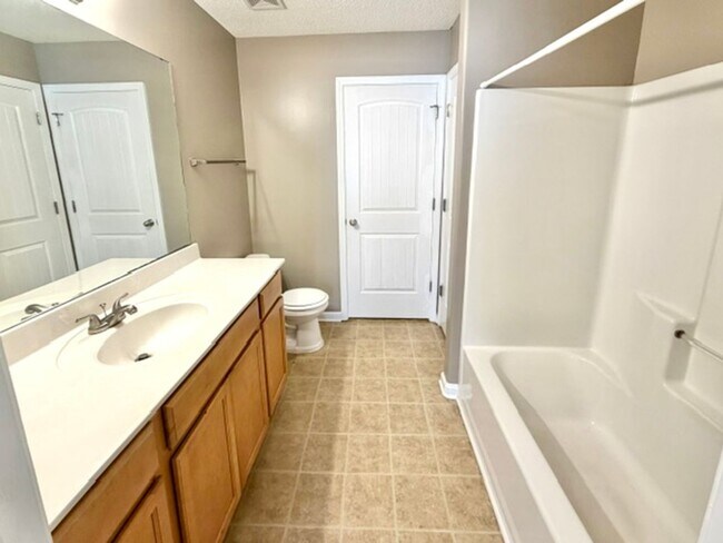 Building Photo - 7902 Rushmeade Cir N