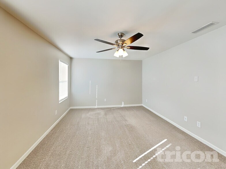 Building Photo - 635 Spencer Ln