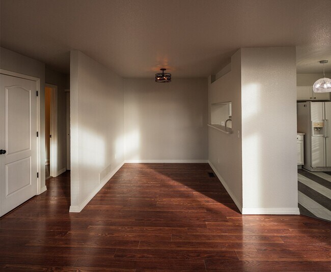 Building Photo - 1419 Red Mountain Dr