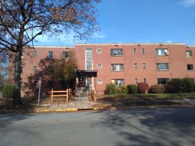 Building Photo - Hoodridge Manor Apartments