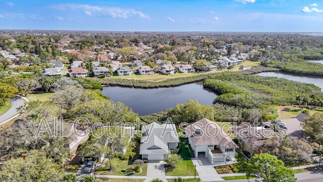 Building Photo - 1007 S Pointe Alexis Dr