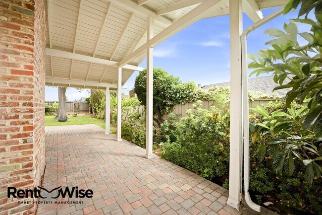 Building Photo - 536 W Hillsdale Blvd