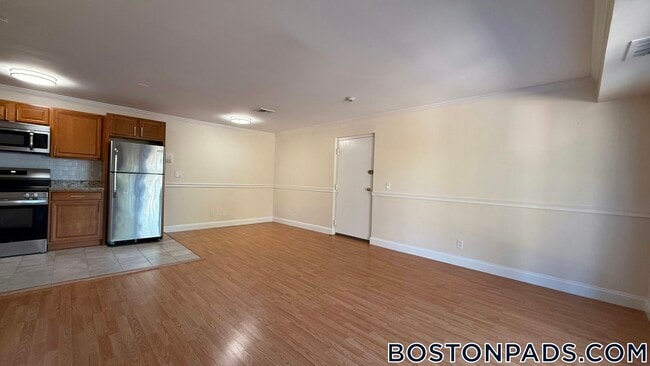 Building Photo - 12 Westgate Dr