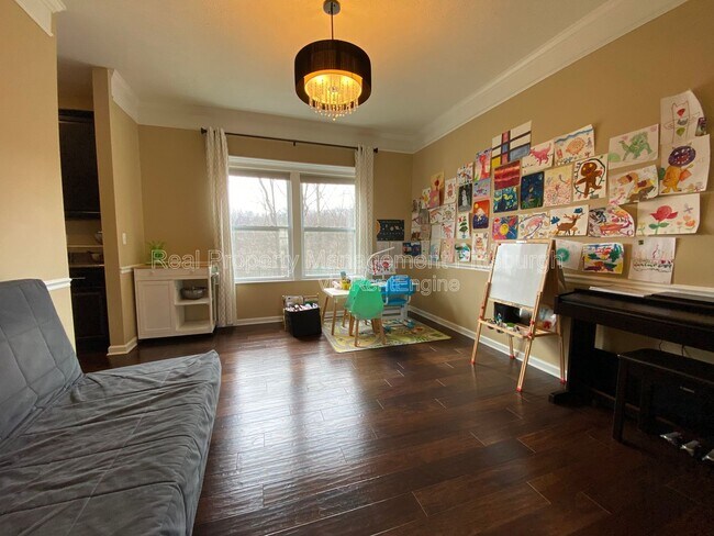 Building Photo - 449 Beech Dr