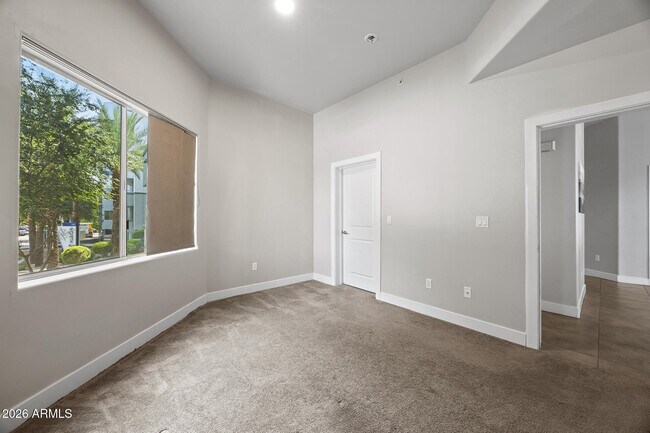 Building Photo - 945 E Playa Del Norte Dr