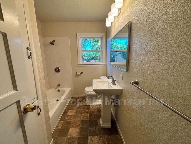 Building Photo - 29 Southwood Dr