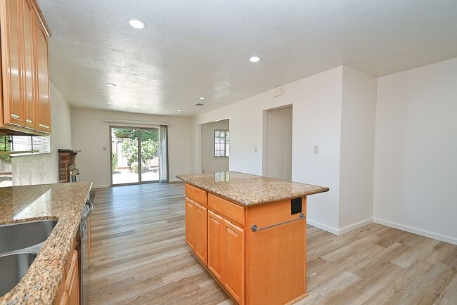 Building Photo - $3790 - 3BR - GORGEOUS REMODELED HOME IN N...