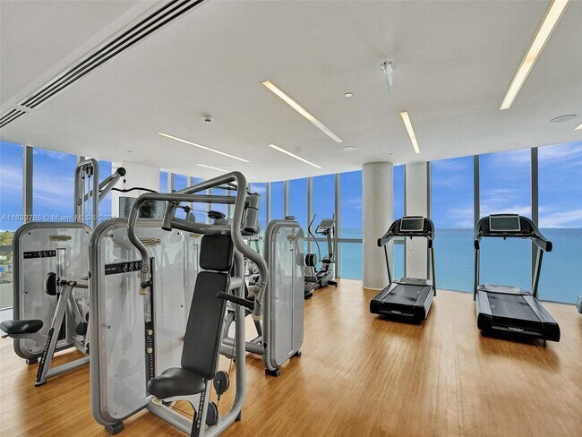 Building Photo - 17475 Collins Ave