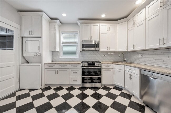 Building Photo - 2939 N Ashland Ave