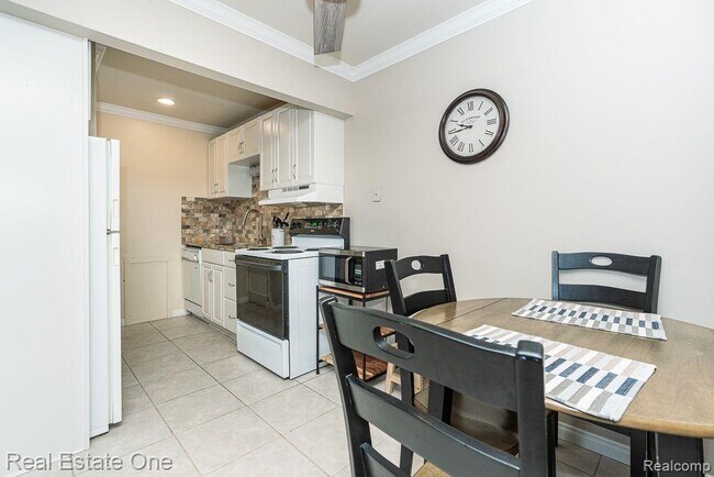 Building Photo - 803 Plate St