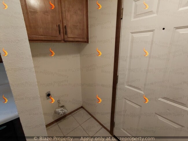 Building Photo - 3 Bed 2 Bath Home with a Garage For Rent