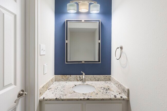 Building Photo - 6223 Pinewood Heights Dr