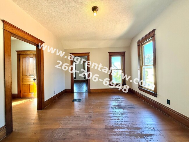 Building Photo - 3 Bedroom House