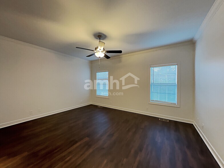Building Photo - 3043 Holderwood Dr