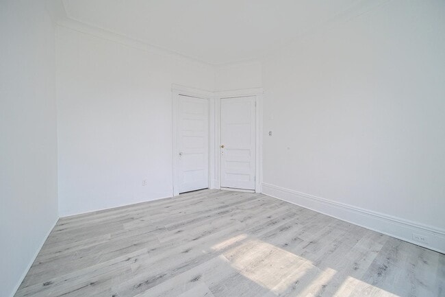 Building Photo - 5302 Hudson Ave