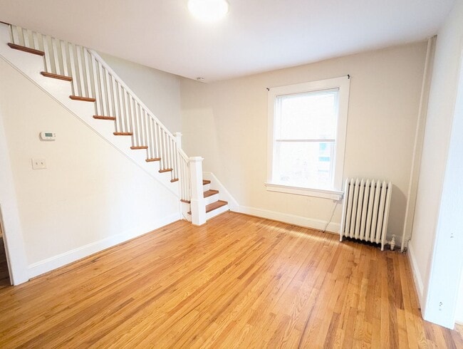 Building Photo - Charming Historic townhouse in downtown Frederick available mid June!