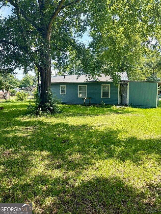 Building Photo - 208 Crescent Dr