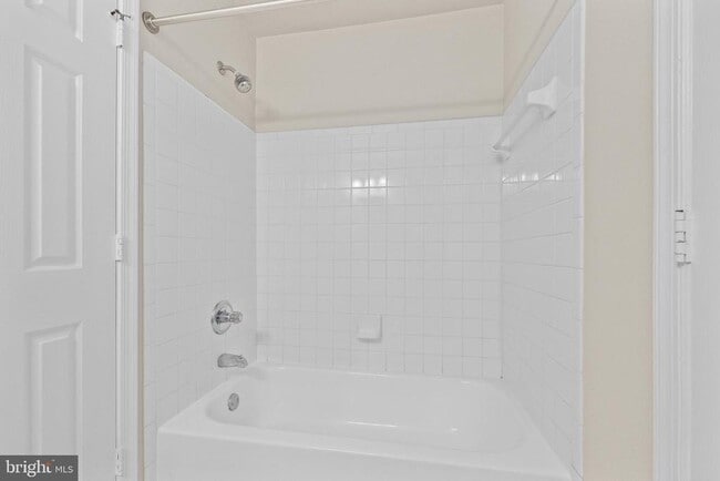 Building Photo - 16 Varone Dr