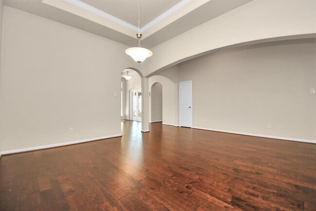 Building Photo - 1122 Boxwood Dr